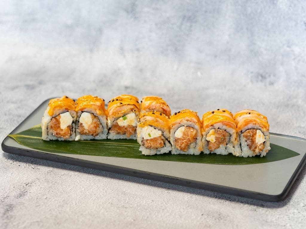 SR23 Crazy Salmon Roll (8pcs)