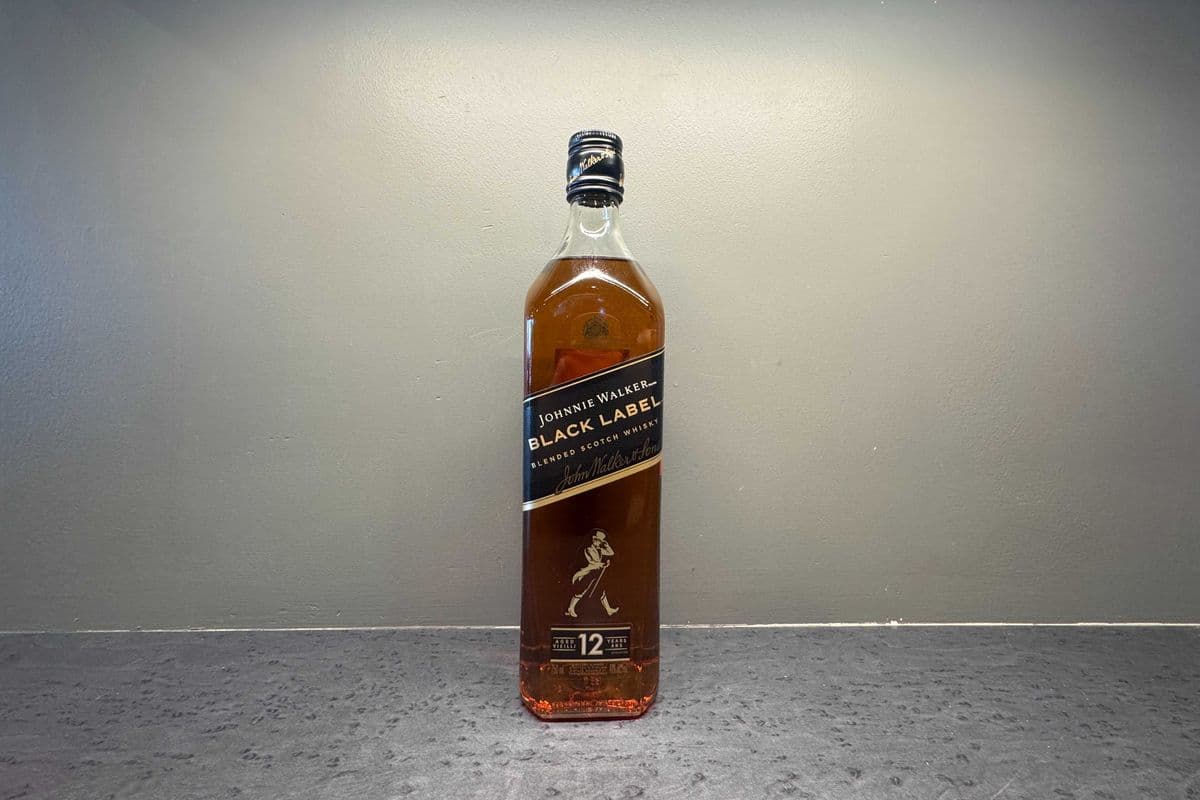 Johnnie Walker Black Label Scotch Whiskey 750ML Bottle (1 x 750ml)