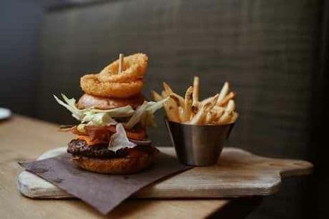 CHEDDAR BACON BURGER