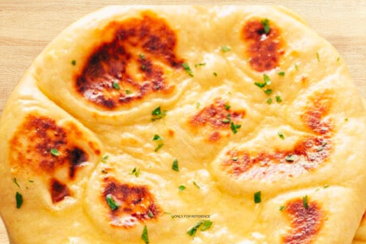 Garlic Naan (FROZEN SERVED WARM READYMADE 2 PCS)