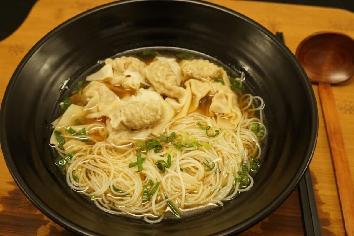 Pork Wonton with Rice Noodle (10 pcs)