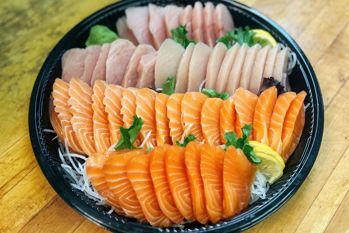 (J) Tuna & Salmon Sashimi Tray