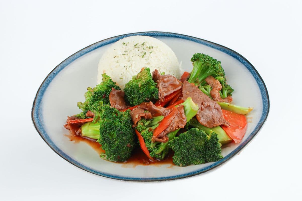 1017. Beef Broccoli w/ Steamed Rice (Bo Xao Broccoli)