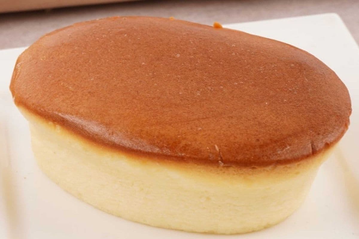 Japanese Cheesecake (65 g) (205 Cal)