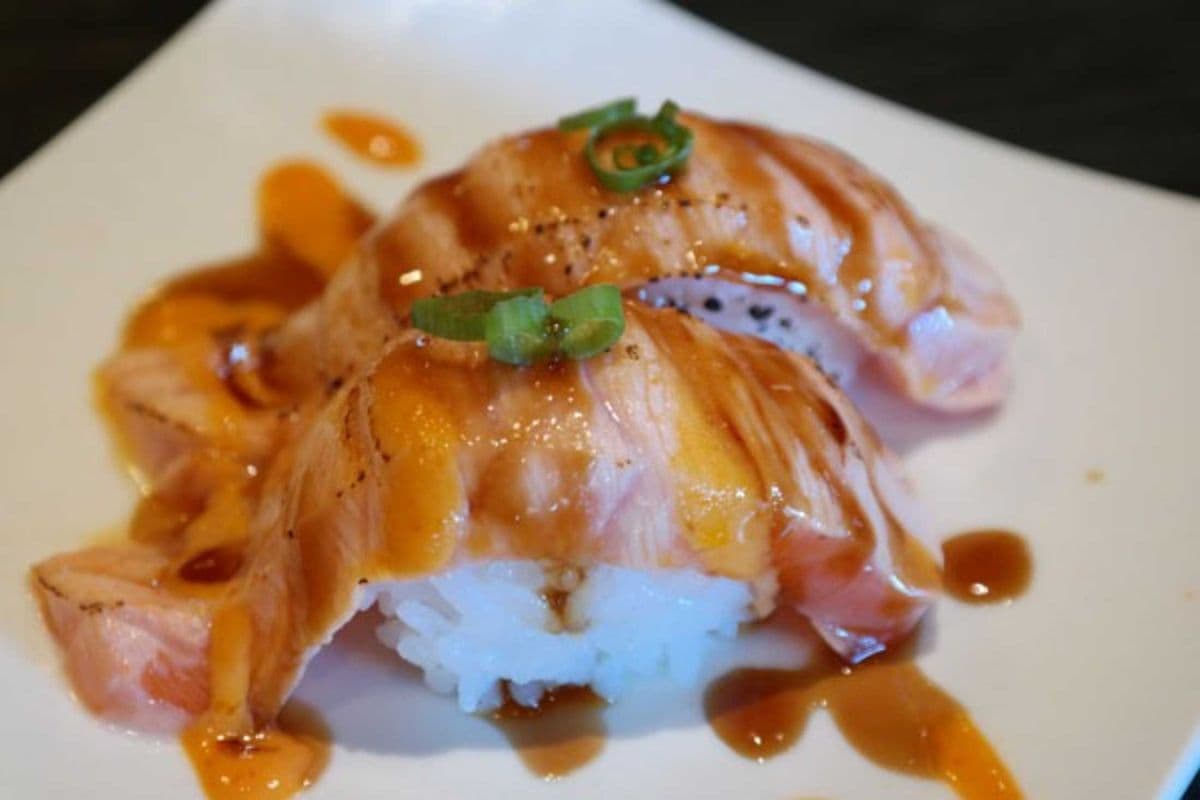 Aburi Salmon (2 pcs)