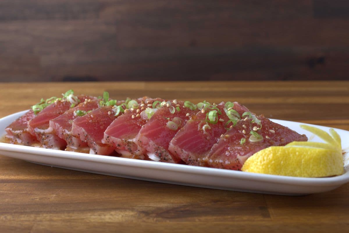 Tuna or Salmon Tataki (8 Pcs)