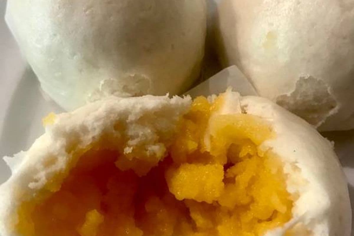 111. Petits pains à la crème anglaise cuits à la vapeur (3 mcx) / Steamed Custard Buns (3 pcs)
