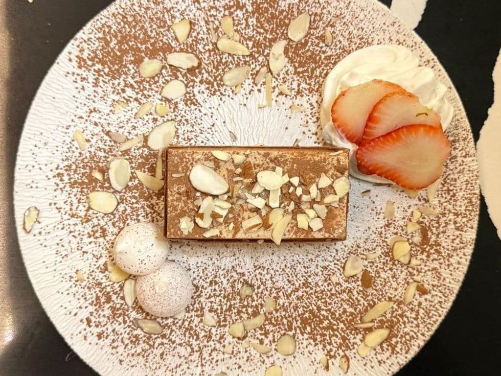 Badami Praline Cake