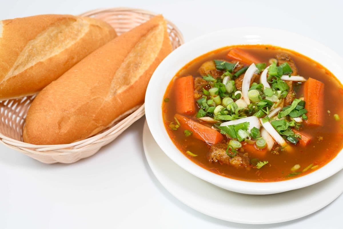 20. Beef Stew Soup with Baguette