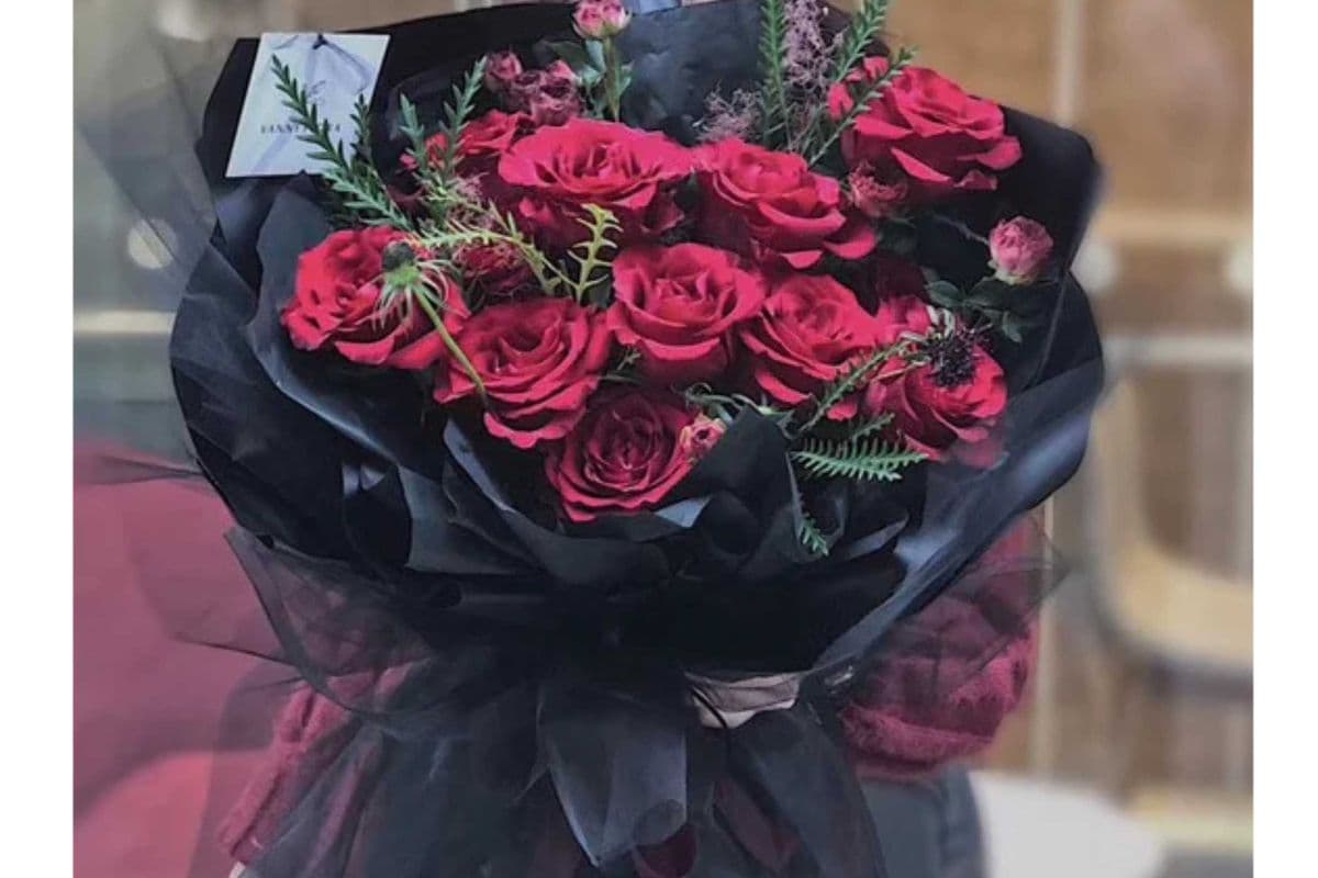 Long Vail Fresh Bouquet (Black)