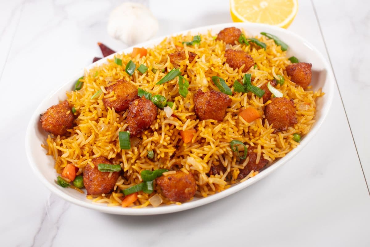 Veg Hakka Fried Rice with Manchurian Pakora