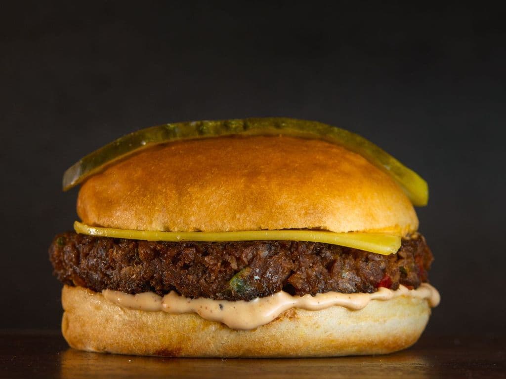Harvest Smokey BBQ Cheeseburger (V)