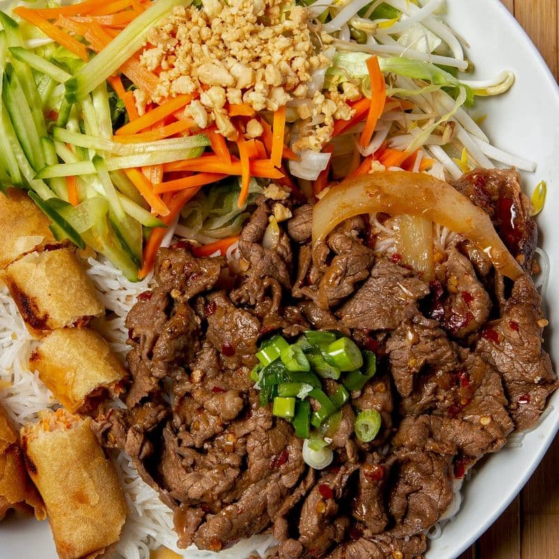 B26.Vermicelli with Spring Rolls and Satay Beef