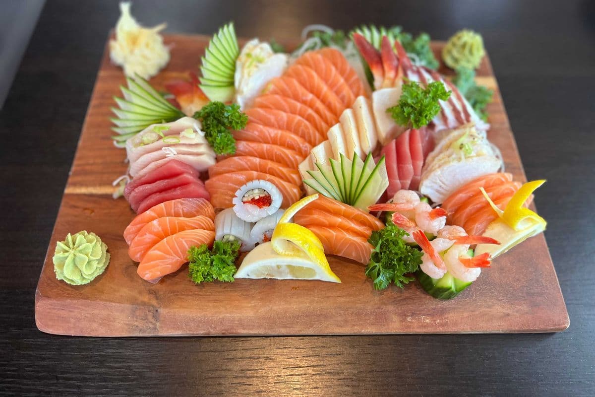 225. Medium Sashimi Party Tray (45 pcs)