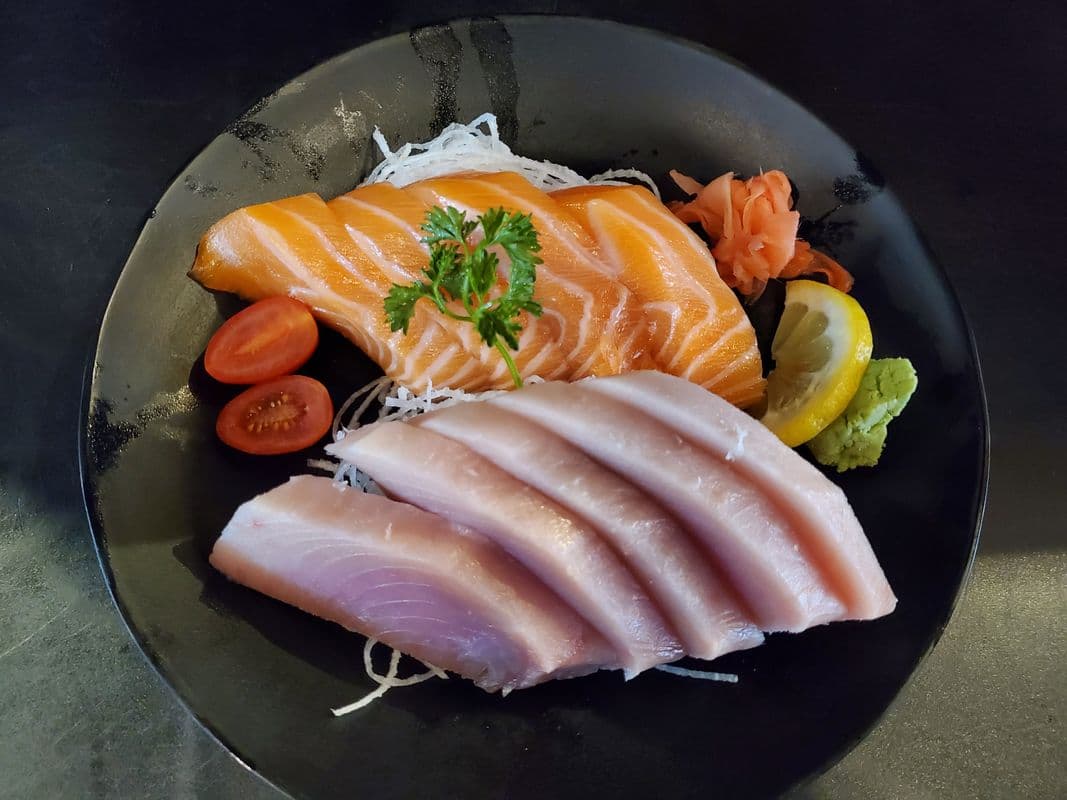 Tuna & Salmon Sashimi (5pcs)