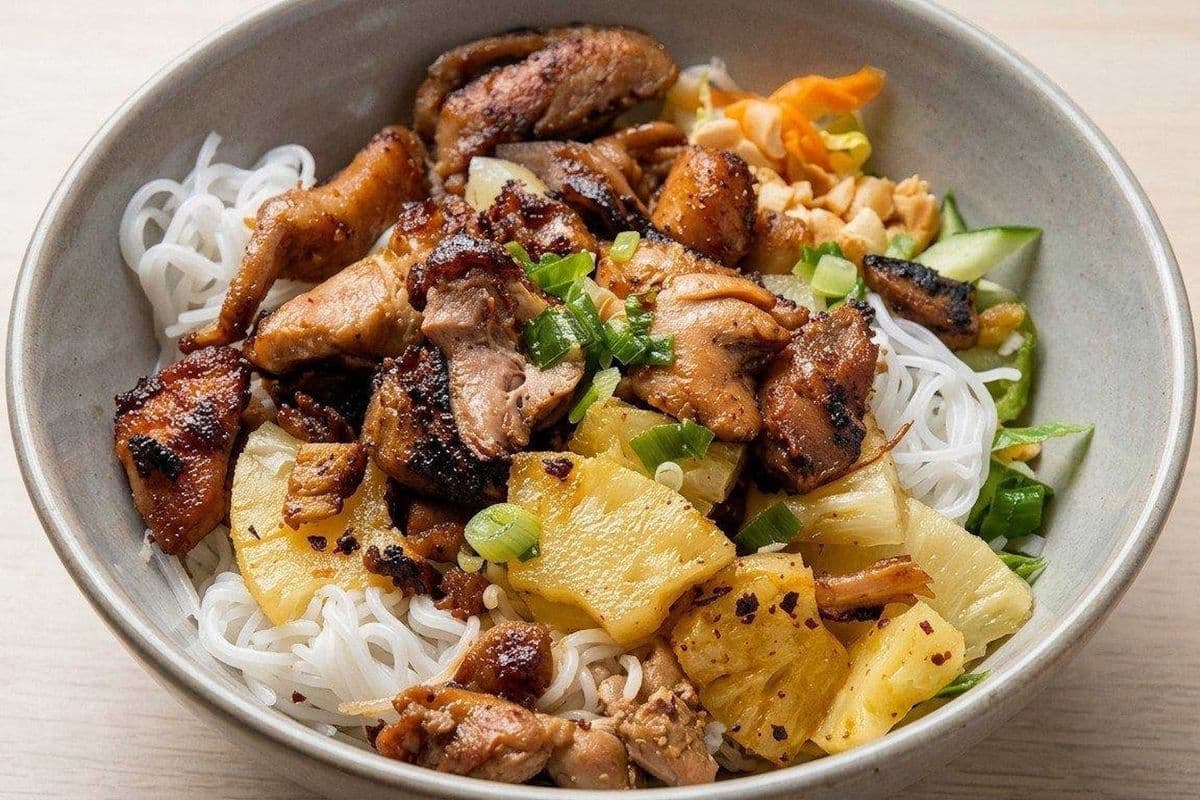 44. Bún gà hoặc thịt nướng thơm