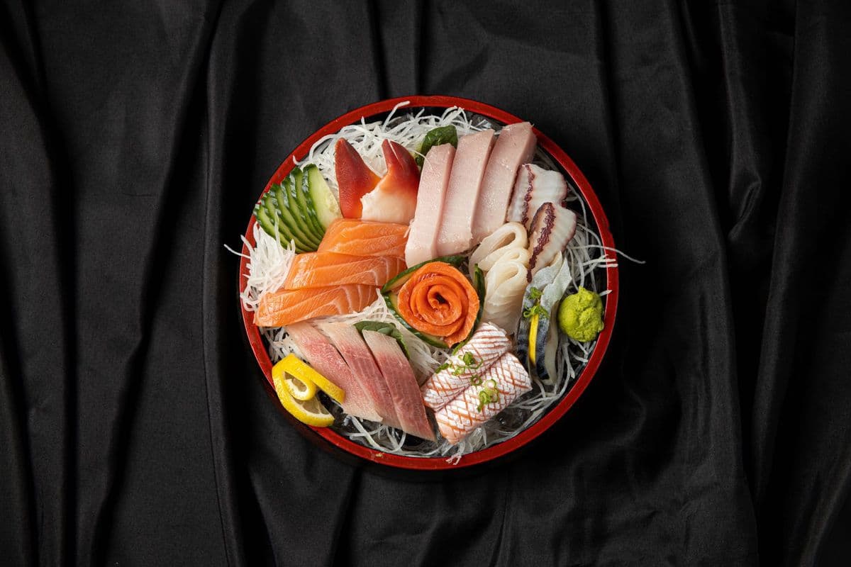 Assorted Sashimi (14 pcs)