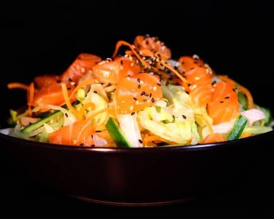 S6. Salmon Salad / S6. Salade au saumon