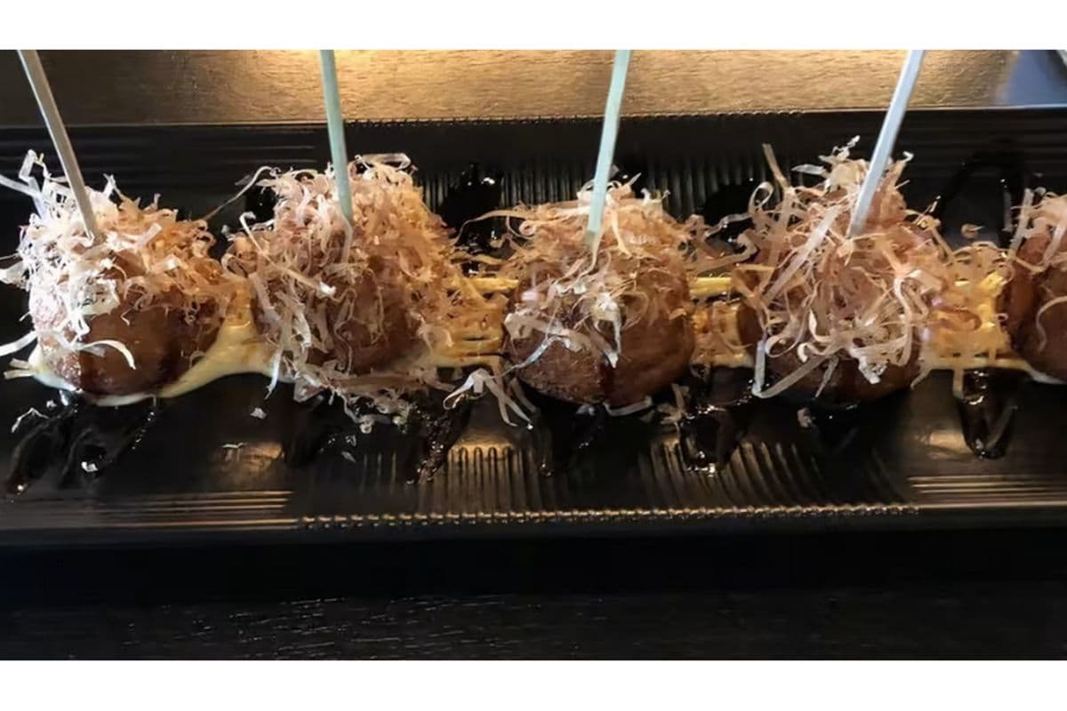 7. Takoyaki (5 pcs)