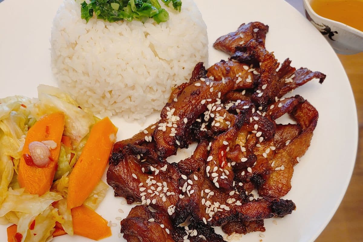 25. Grilled Beef with Rice / Cơm Bò Nướng