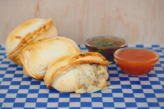 #17 Cebolla and Queso Empanada / #17 Empanada cebolla et queso