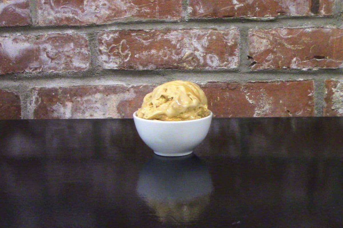 Boule de crème glacée Tire et Pépite d'Érable Coaticook