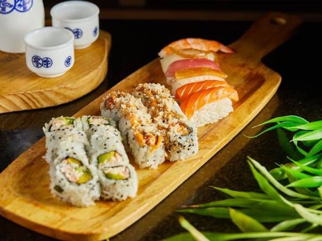 P4. Sushi and Roll Combo