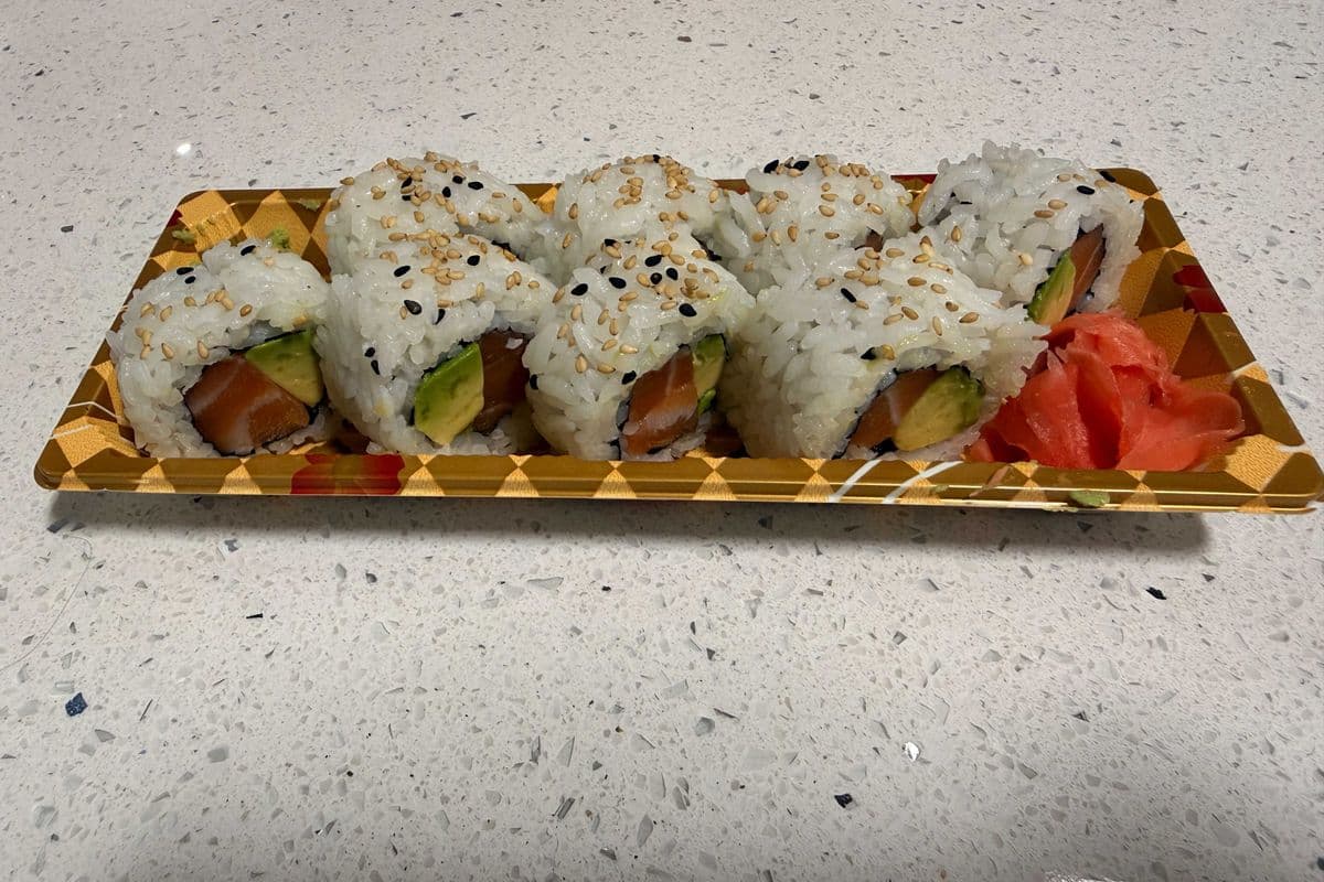 Rainbow Roll (8pc)