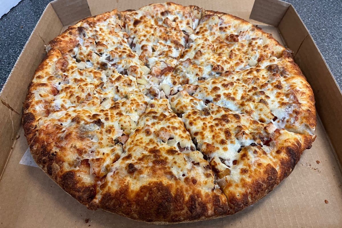 18" Giant Unlimited-Topping Pizza