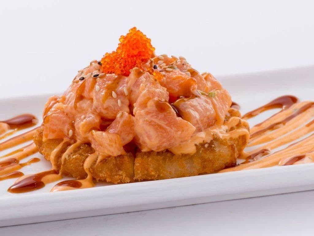 P01. Spicy Salmon Pizza (6 Pcs)