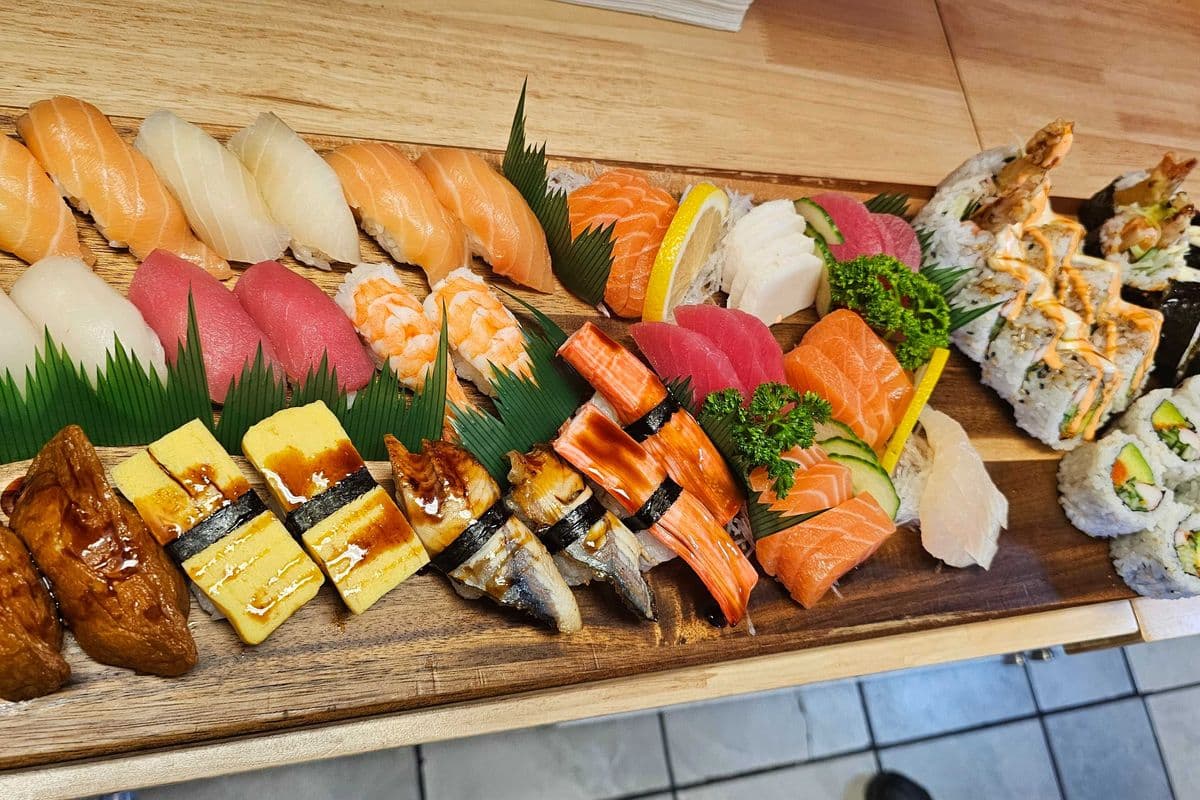 B6. Sashimi, Sushi and Roll Medium (68pcs)