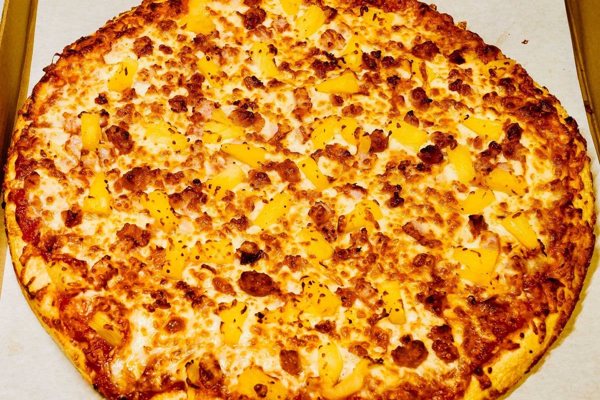 Medium 12" Hawaiian Pizza