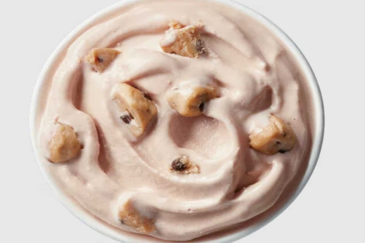 Dessert Blizzard® à la pâte de biscuits aux brisures de chocolat / Chocolate Chip Cookie Dough Blizzard® Treat