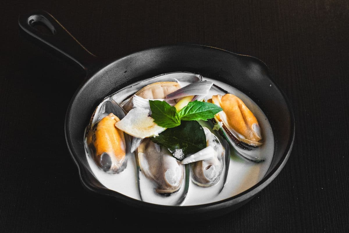 A5. Steamed Mussels in Coconut Milk Soup (5)