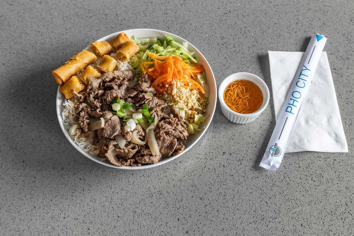 B27.Vermicelli with Spring Rolls and Lemongrass Beef
