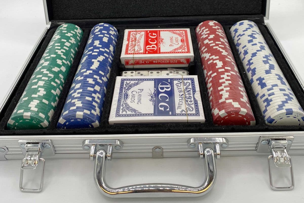 Poker Set w/ 200 Pieces