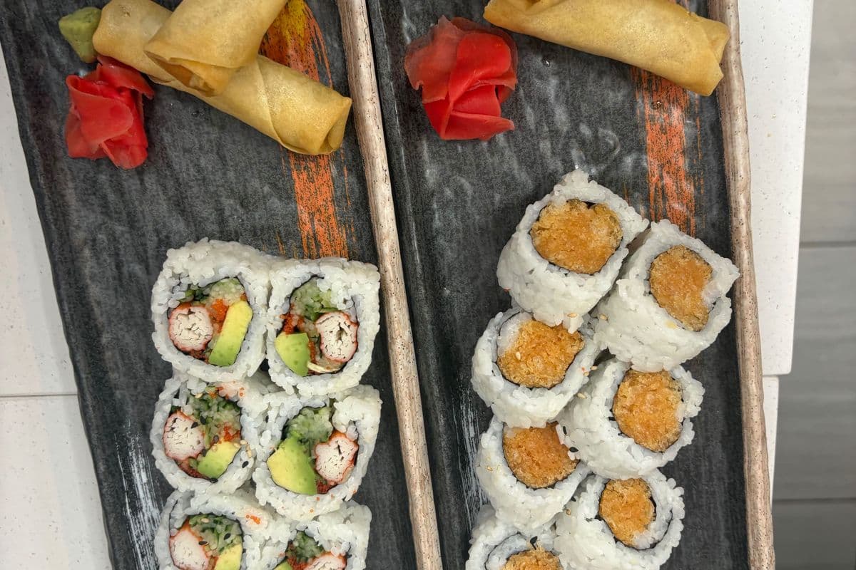 Spicy Crab Crunch Roll(8PC)+Spring Roll(2pc)+Juice(200ml)