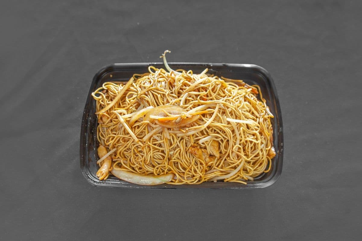 E2. Cantonese Chicken Egg Noodles