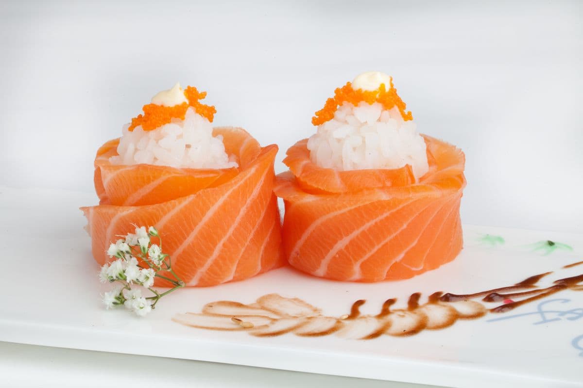 413. Salmon Rose Sushi (1 pc)