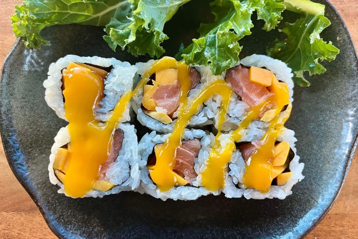 118A. Mango Salmon Roll (6 pcs)