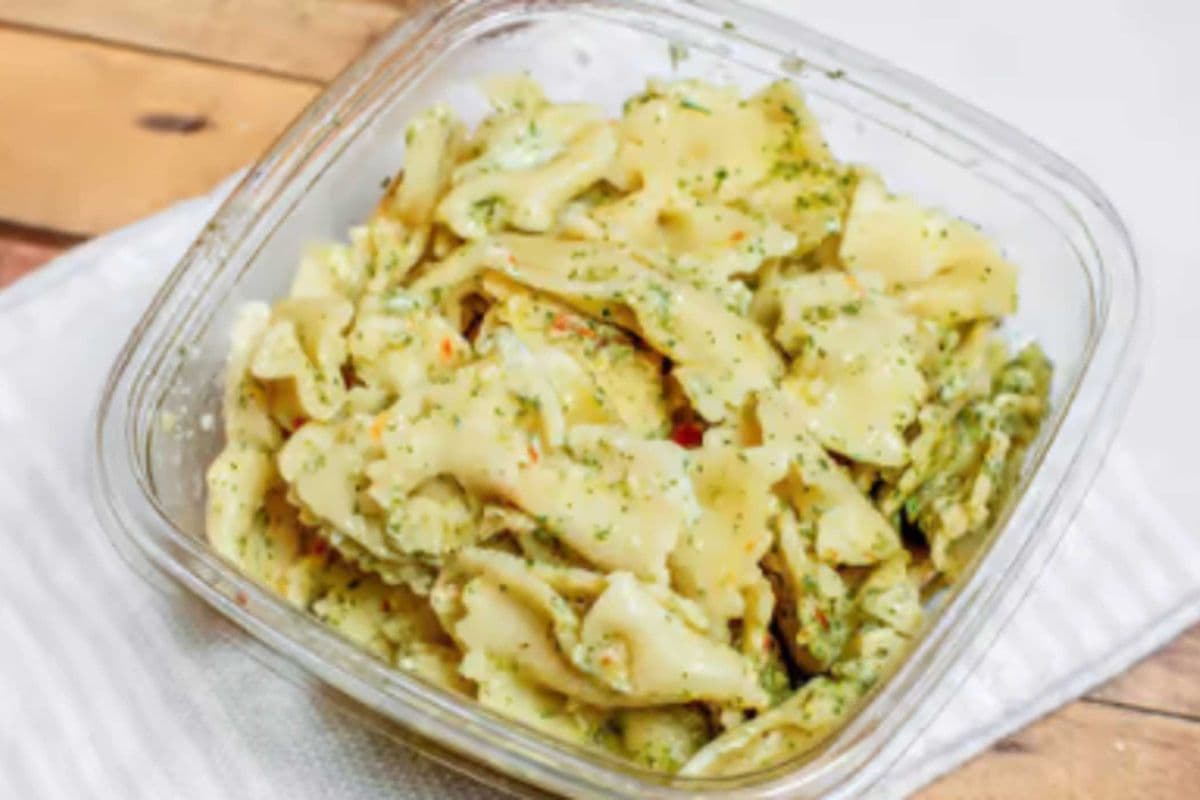Petite salade de pâtes papillon à l'ail / Garlic Bow Tie Pasta Side Salad