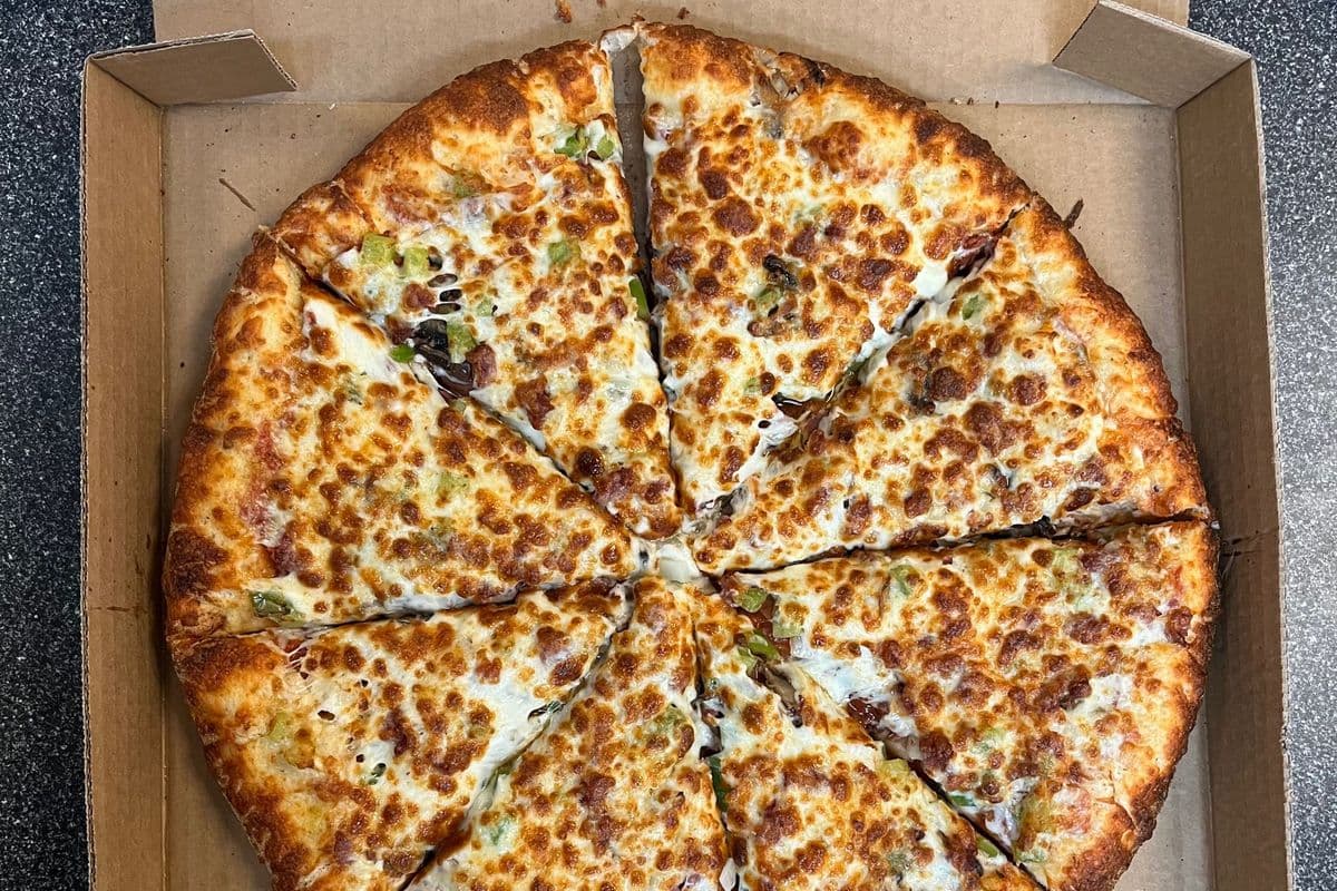 10" Deluxe Pizza