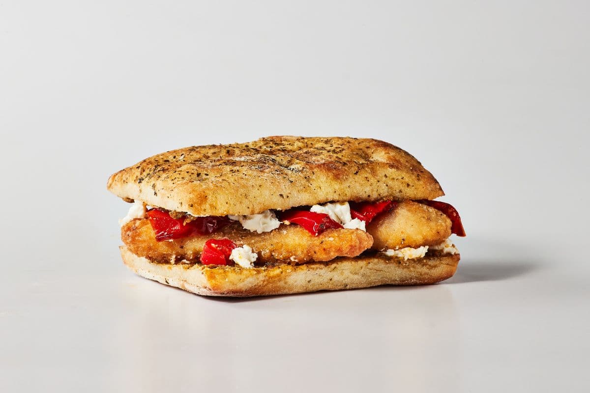 Sandwich poulet pesto rouge et fromage de chèvre / Red Pesto Chicken & Goat Cheese Sandwich