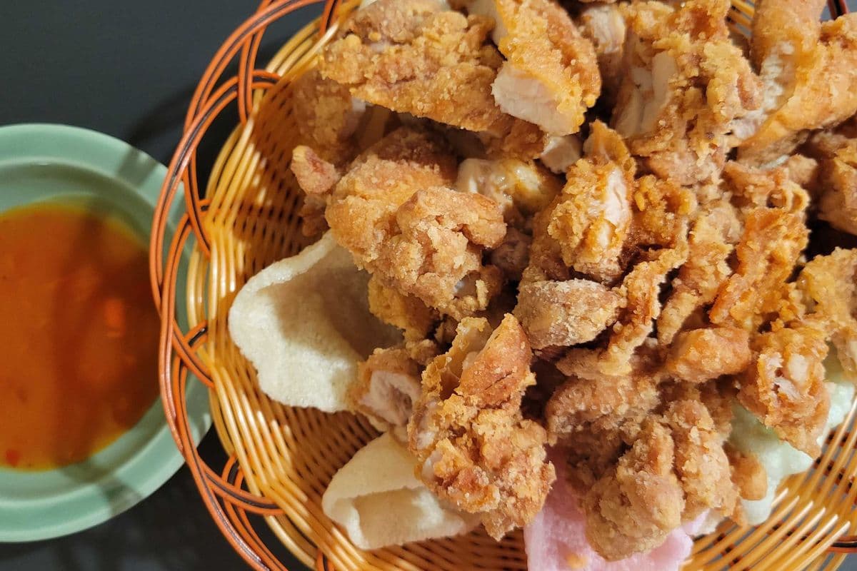 Famous Crispy Chicken With Thai Sauce