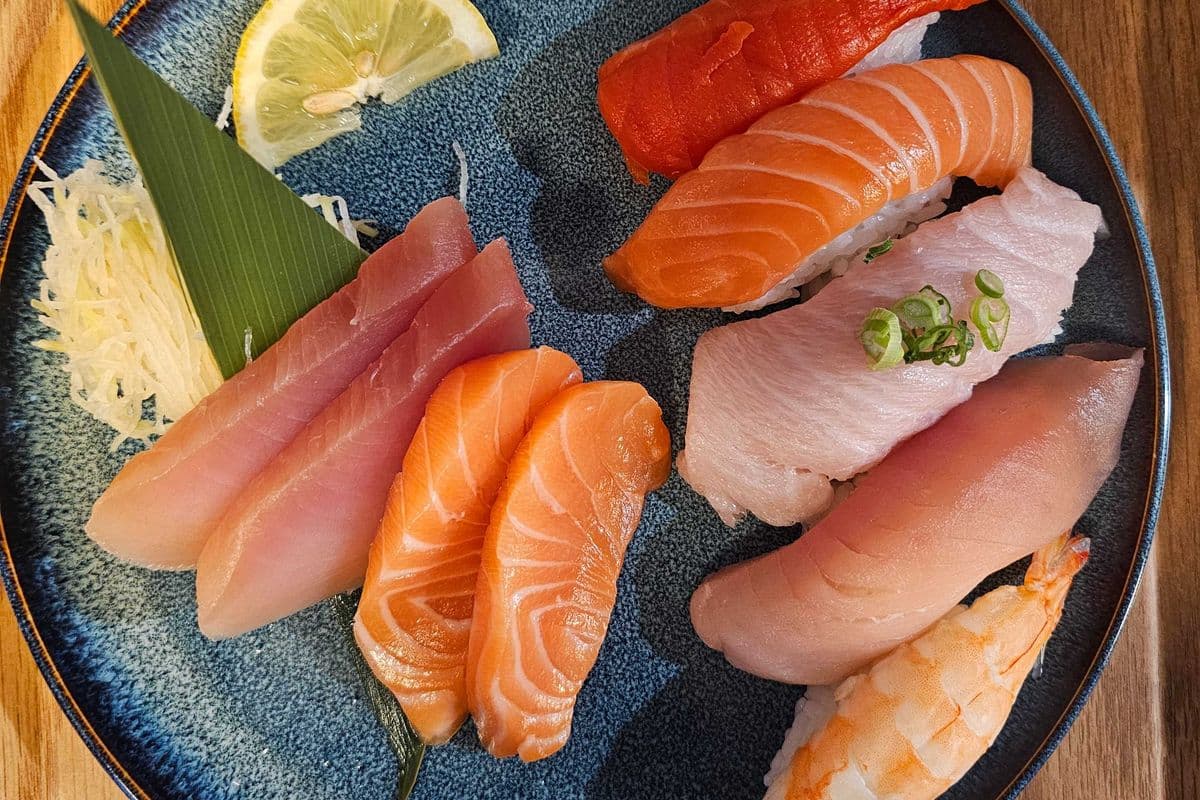 Sushi and Sashimi Combo (9 pcs)