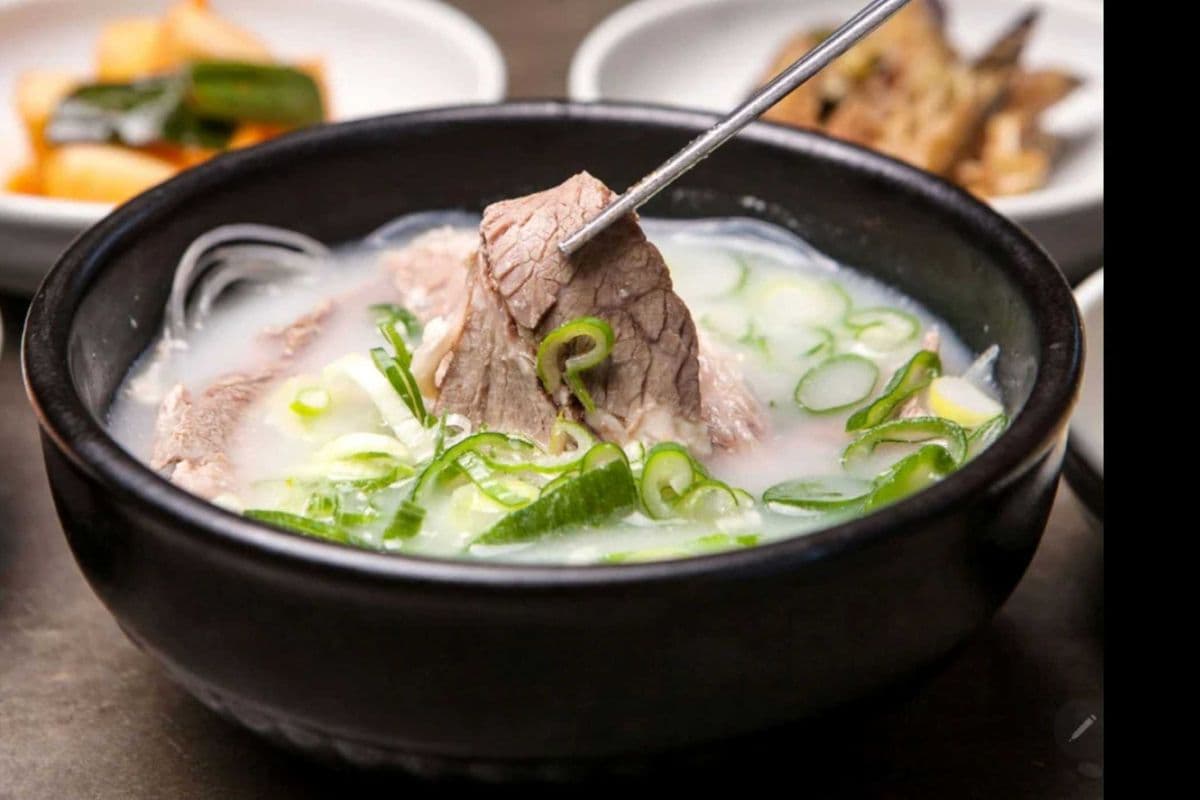 M9. Seolleongtang (OX Bone Soup, 설렁탕)