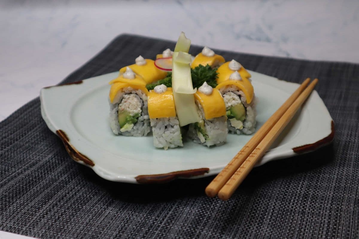 Mango Roll (8 pcs)