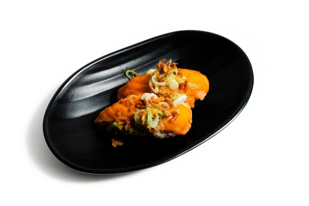 Torched Red Snapper Sushi (2 pcs)