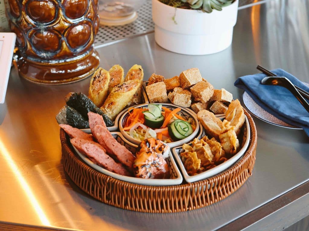 K17 - Appetizer Combo Platter (Tray Khai Vị)