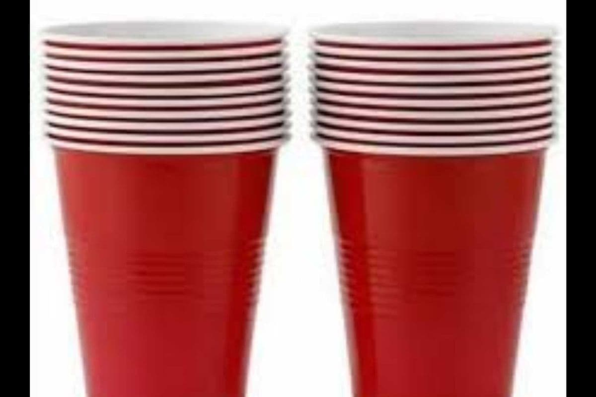 Plastic Party Cups big size (18.5 ft oz/ 547 ml each))